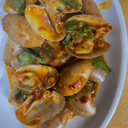 หอยลายผัดพริกแกง