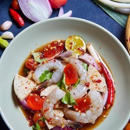 ยำกุ้งสด หมูยอ ไข่แดงเค็ม