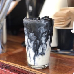 Pendragon coffee & slow bar ในเมือง