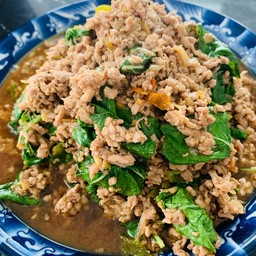 กะเพราเนื้อสับโคขุนเป็นกับข้าว