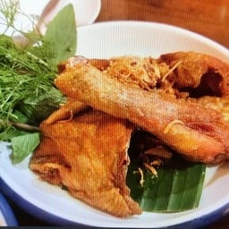 ไก่บ้านทอดน้ำปลา ครึ่งตัว