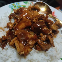 หมูหวาน ไก่หวาน ราดบนข้าวหอมมะลินุ่มนุ๊ม