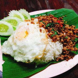 ข้าวกระเพราหมูสับ+ไข่ดาว(เนื้อหมูสันนอกสับ)