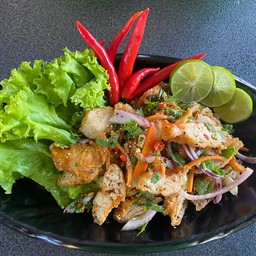 ยำไก่กรอบ