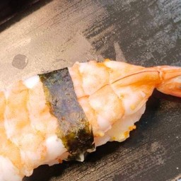 ซูชิข้าวปั้นหน้ากุ้ง