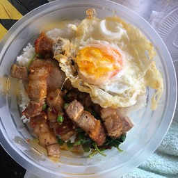 กะเพราหมูกอบฟรีไข่ดาว