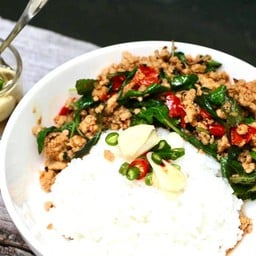 กระเพราหมูสับข้าวหอมมะลิ