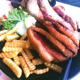 ขาหมูเยอรมัน ทอด