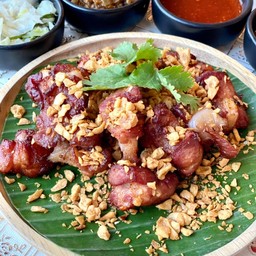 ซี่โครงหมูทอดกระเทียมพริกไทย