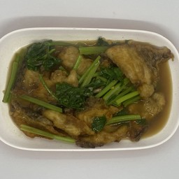 ผัดขึ้นฉ่ายปลานิล