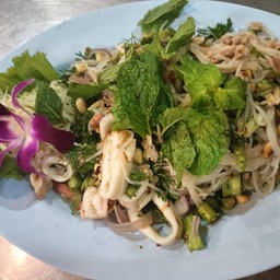 ลาบ ขนมจีน