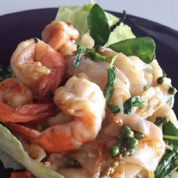 ก๋วยเตี๋ยวผัดขี้เมากุ้ง