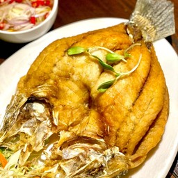 ปลากะพงแดดเดียวทอดน้ำปลา