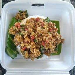 ผัดกระเพรา ไข่ (สดข้าว)