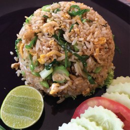 ข้าวผัดคะน้าปลาเค็ม หรือ เนื้อเค็ม
