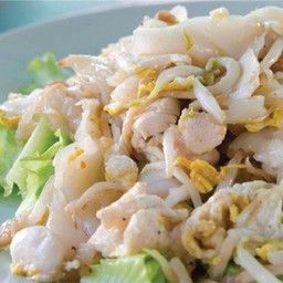 ก๋วยเตี๋ยวผัดขี้เมาหมู หรือ ไก่