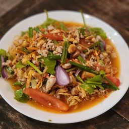 ยำมาม่าหมูสับ