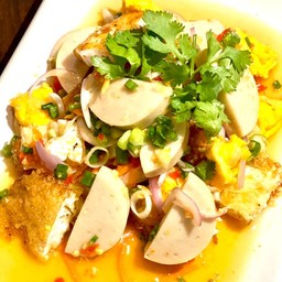 ยำหมูยอไข่ดาว