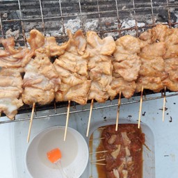 ยายนอมหมูปิ้งโบราณ