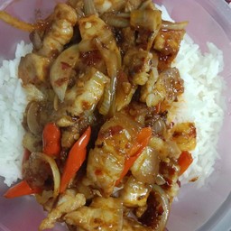 หมูสามชั้นผัดพริกเผาราดข้าว