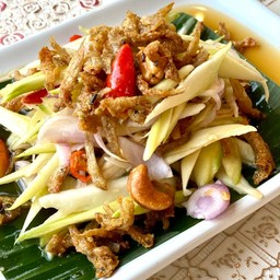 ยำมะม่วงปลากรอบ