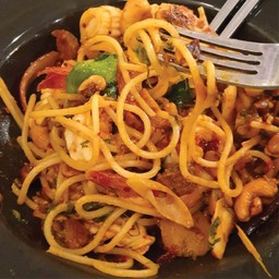 สปาเก็ตตี้ผัดแห้งต้มยำทะเล