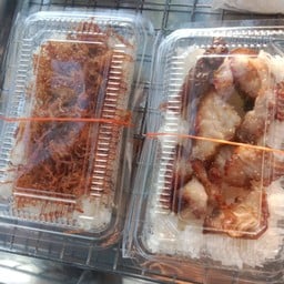 ข้าวเหนียวหมูทอด