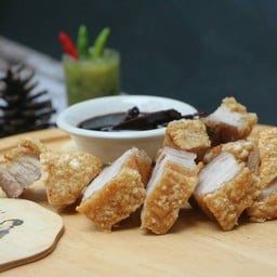 หมูกรอบชิวๆกินคนเดียว