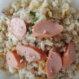 ข้าวผัดไส้กรอก