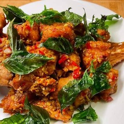 ผัดกระเพราปลาทอดกรอบ