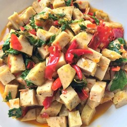 กระเพราหมูยอกับข้าว