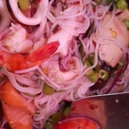 ยำขนมจีนรวมทะเล