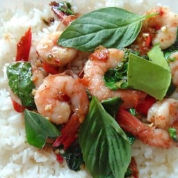 ผัดพริกแกงกุ้งราดข้าว