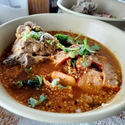 ก๋วยเตี๋ยว หมูเปื่อย หมูแดง หมูสับ