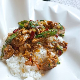 กระเพราปลากระป๋องไข่ข้นราดข้าว