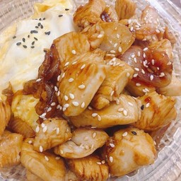 ข้าวไข่ข้น อกไก่ผัดซอสเกาหลี