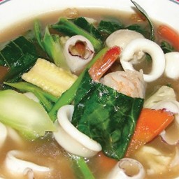 ราดหน้าเนื้อ หรือกุ้ง หรือ ทะเล