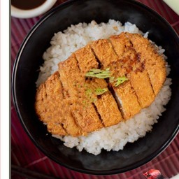 ข้าวหมูทอดน้ำจิ้มแจ่ว