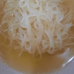 เส้นกับน้ำชุบใสของเด็ก