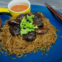 เห็ดหอมอบวุ้นเส้นเมนูไม่มีเนื้อสัตว์ ทานได้ 2 ท่านพร้อมน้ำจิ้มซีฟู้ด (กับข้าว)