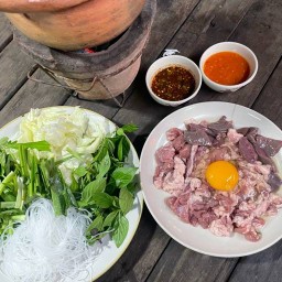 ลาบแซ่บนัวร์ บ้านกล้วย