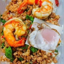 ข้าวกระเพราหมูสับ+กุ้ง(ฟรีไข่ดาว)