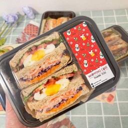 WHIPPING CAKE ( เค้ก : ข้าวกะเพรา )