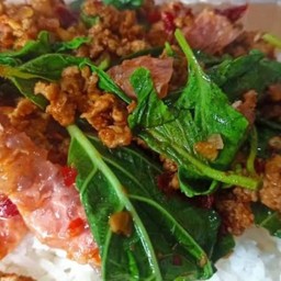 กะเพราแหน๋มหมูสับ(ราดข้าว)
