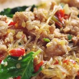 กะเพราวุ้นเส้นหมูสับ