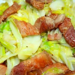 ผัดกละหล่ำปลีหมูกรอบ(ราดข้าว)