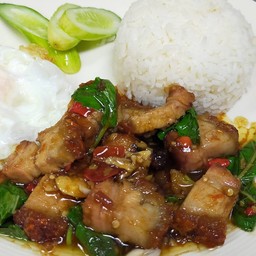 ข้าวกะเพราหมูกรอบไข่ดาว
