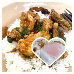 ข้าวกะเพรากุ้ง+หมูชิ้นราดข้าว(ฟรีไข่ดาว)