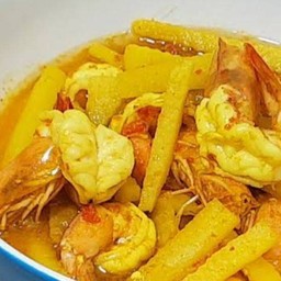 แกงเหลืองยอดมะพร้าว กุ้งสด