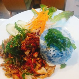 ข้าว ไก่กรอบซอสกะเพรา